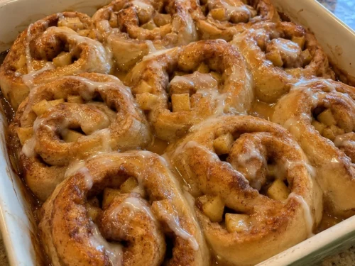 Apple Pie Cinnamon Rolls final shot