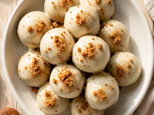 Healthy Gingerbread Energy Bites